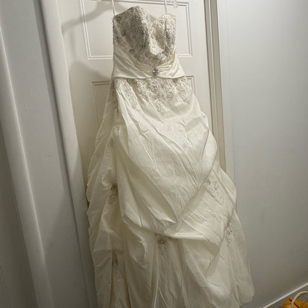 Elegant Strapless Wedding Dress - Picture 3 of 9